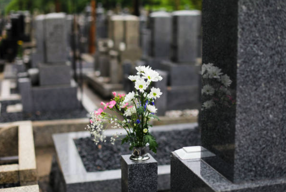 Sírkő- és sírhelytisztítás